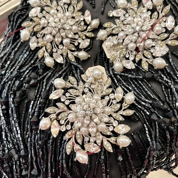 Elegant Silverplated brooch with faux pearls and rhinestones-brand new with tags - Picture 9 of 12